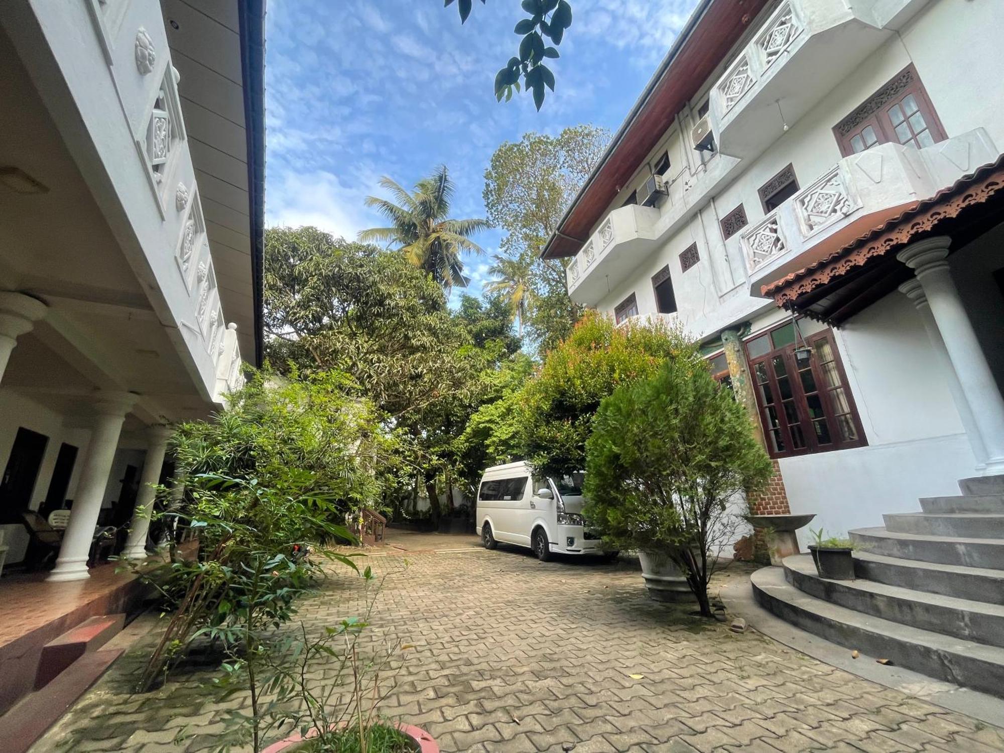 Serendipity Beach Unawatuna Exteriör bild